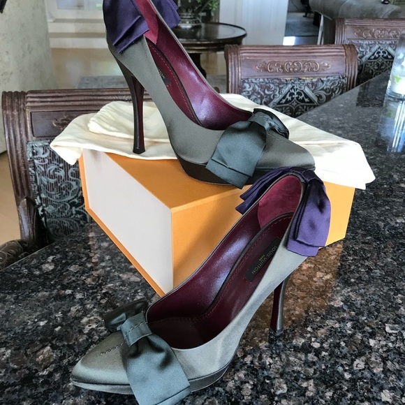 Louis Vuitton silk  Pumps with Purple Bow - Picture 2 of 16